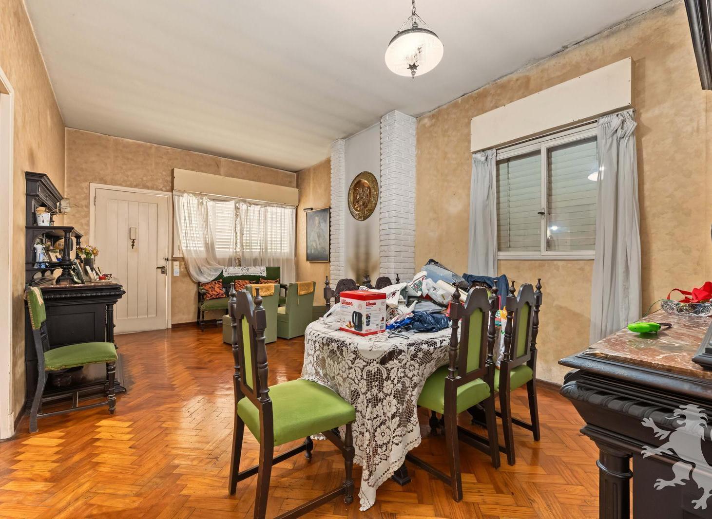 Foto de CASA A REFACCIONAR - VENTA - 7 AMBIENTES - PATIO - BELGRANO R, imagen 4