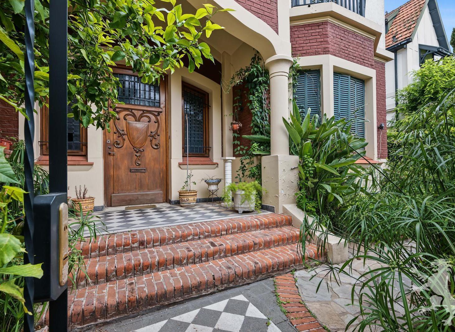 Foto de CASA ESTILO INGLES - VENTA - 6 AMBIENTES - PATIO - BELGRANO R, imagen 1