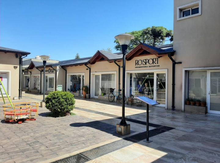 LOCAL EN GONDOLA CENTRAL PASEO COMERCIAL PORTAL DE KI!! DESARROLLADO EN 1 PLANTA  - Ibarlucea 1