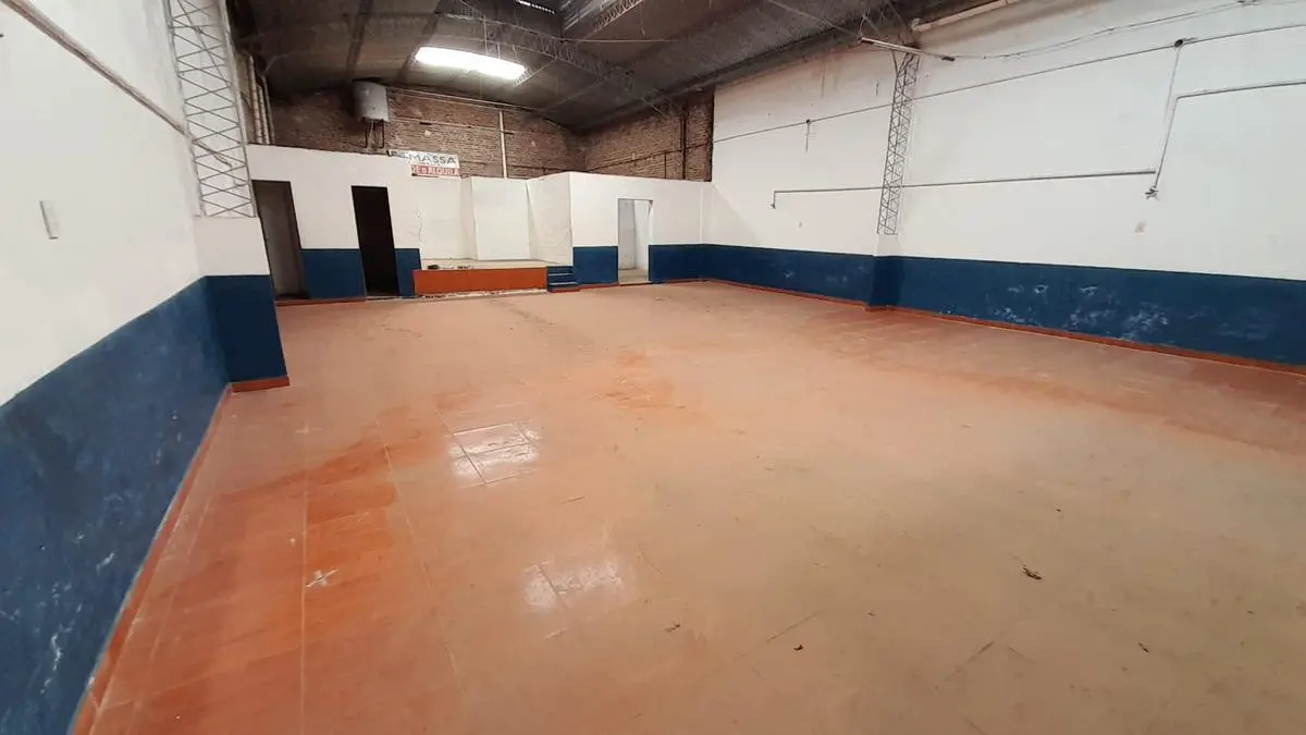 EXCEPCIONAL GALPON A LA VENTA/ALQUILER!! TECHO PARABOLICO!! ZONA SUR!! 2