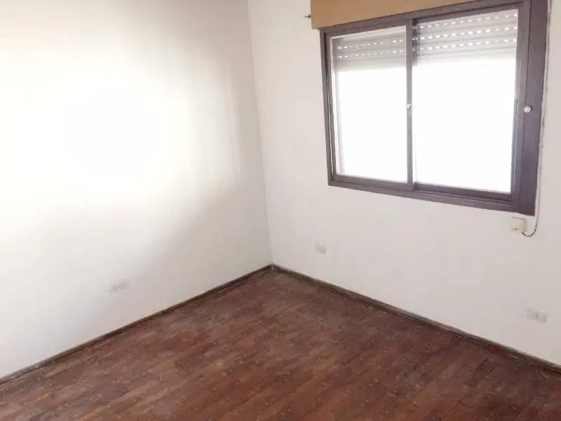 DPTO INTERNO PLANTA ALTA!! 2 DORMITORIOS EN ARROYITO!! AMPLIO PATIO SEMICUBIERTO!! 5