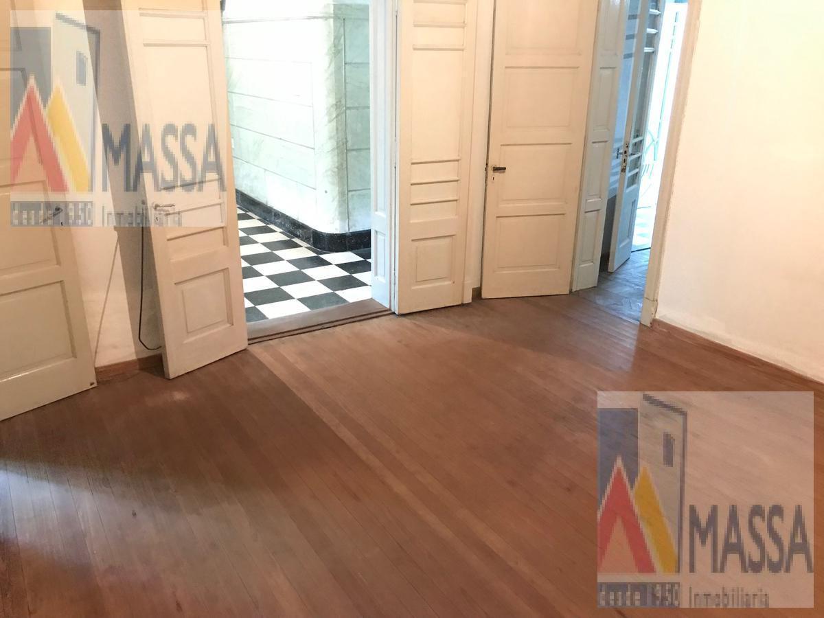 Foto de AMPLIA CASA EN BARRIO ECHESORTU! 3 DORMITORIOS CON COCH AL FRENTE! 2, imagen 3