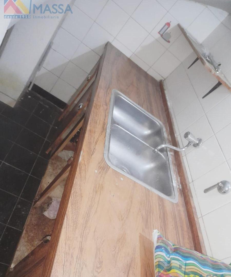 Foto de UBICADISIMO!! LOCAL COMERCIAL AL FRENTE EN SALTA 2325, imagen 4
