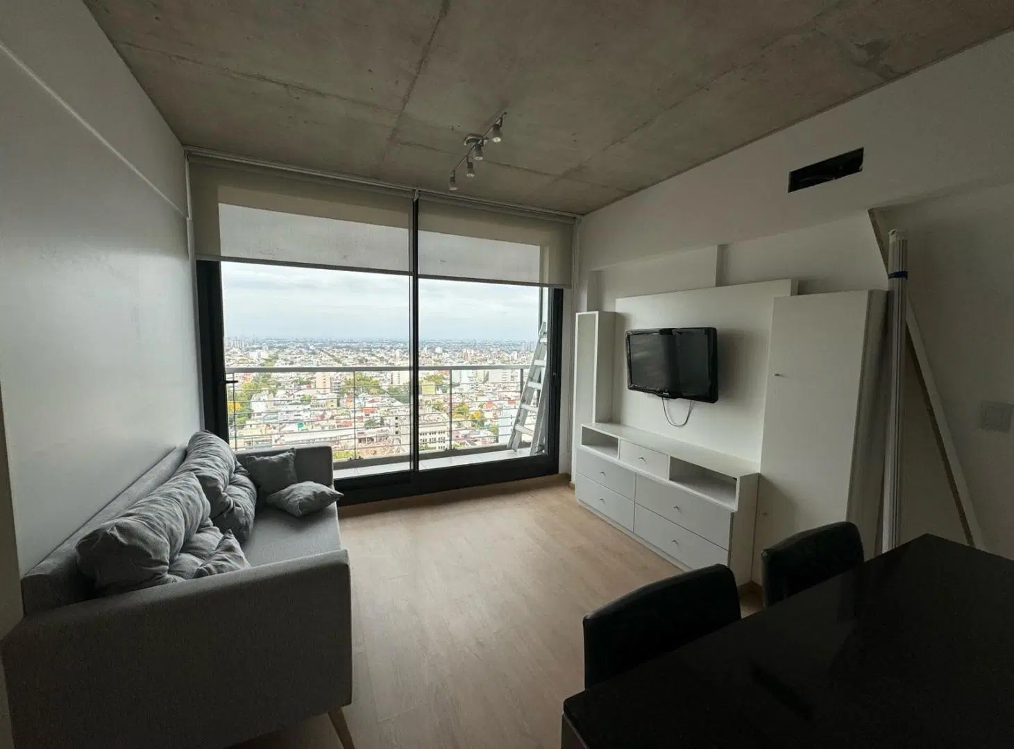 DEPTO 1 AMB y MEDIO, AMOBLADO CON COCHERA PISO ALTO COMPLEJO PALMERA 1 3