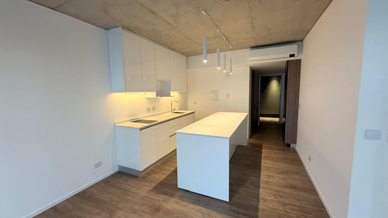 Foto de QUARTIER DEL BAJO EXCLUSIVO DEPARTAMENTO DE 2 AMBIENTES CON COCHERA SIN MUEBLES, imagen 1