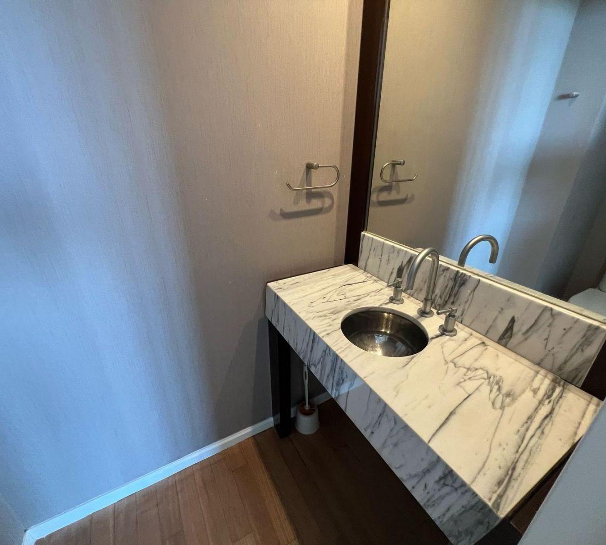 VENTA 2 ambientes Puerto Madero c. Cochera