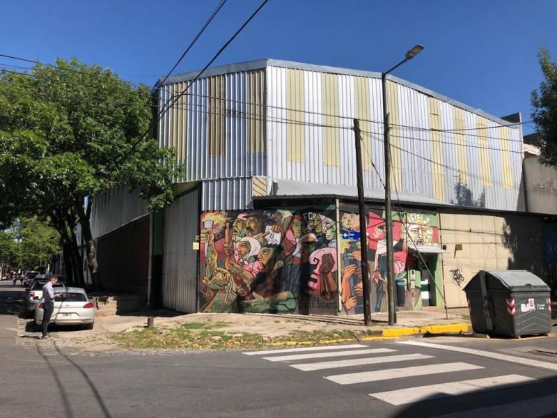 Excelente deposito con salida a dos calles