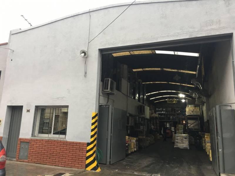 Excelente Deposito de 375 m² - Banfield 1