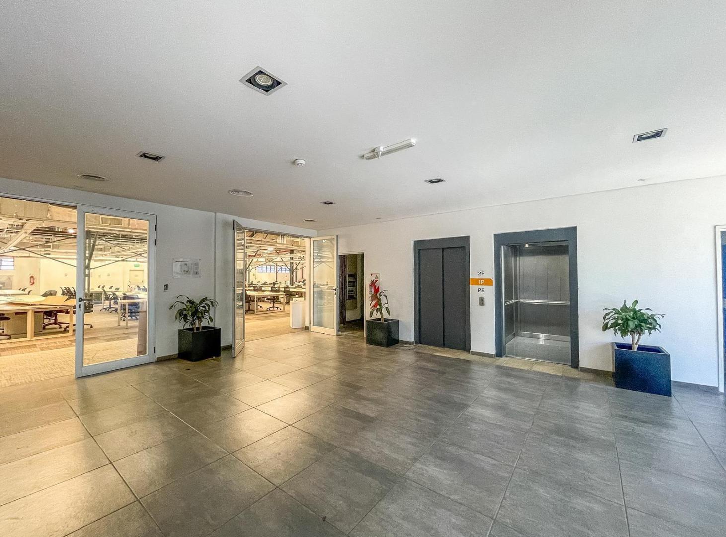 Foto de Alquiler Edificio Comercial Parque Patricios, imagen 1