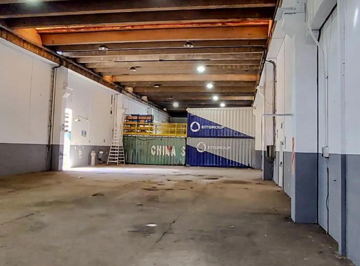 ALQUILER - DEPOSITO - 1400 M2 - BURZACO 2