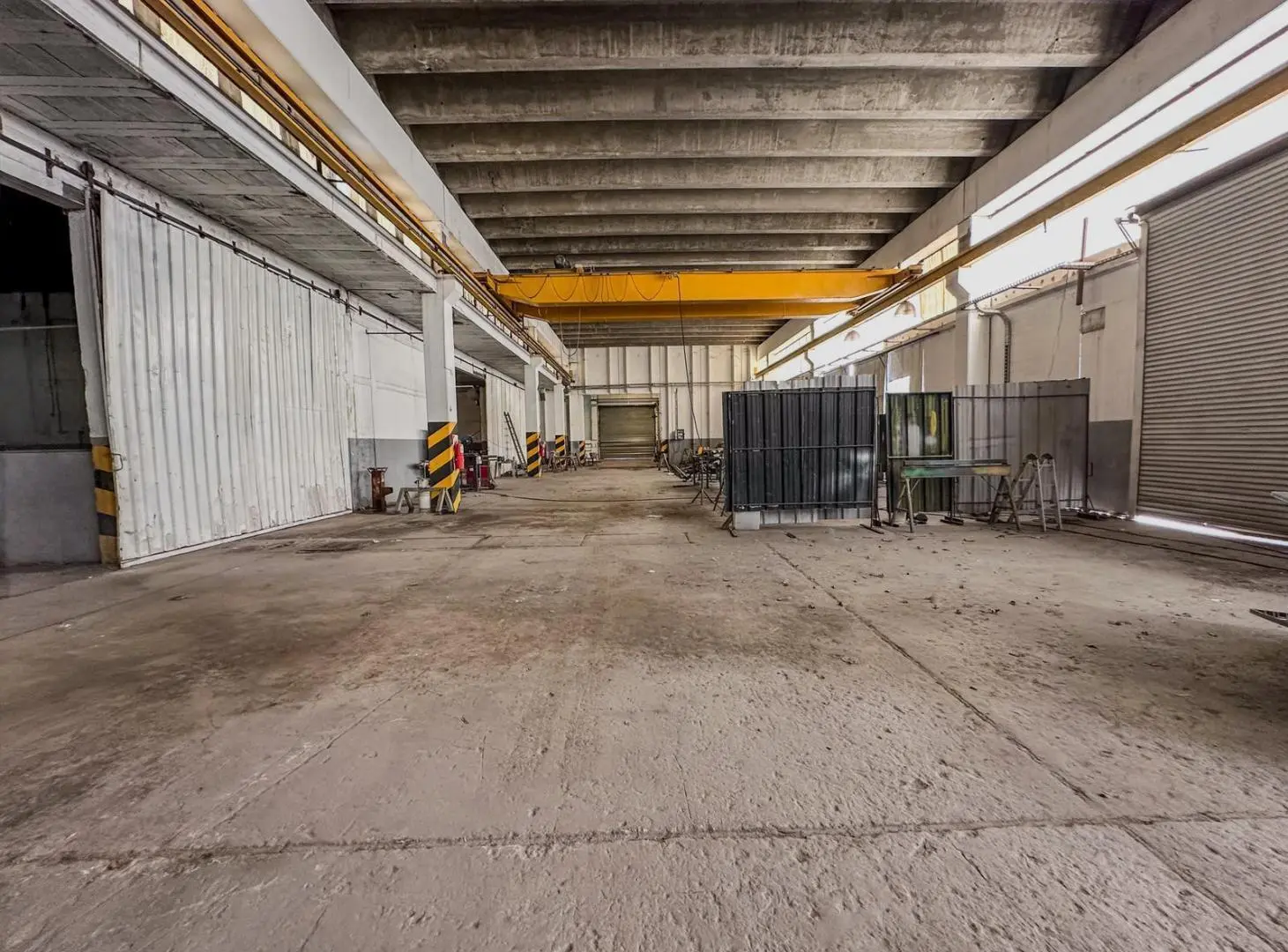 ALQUILER - DEPOSITO - 1400 M2 - BURZACO 8