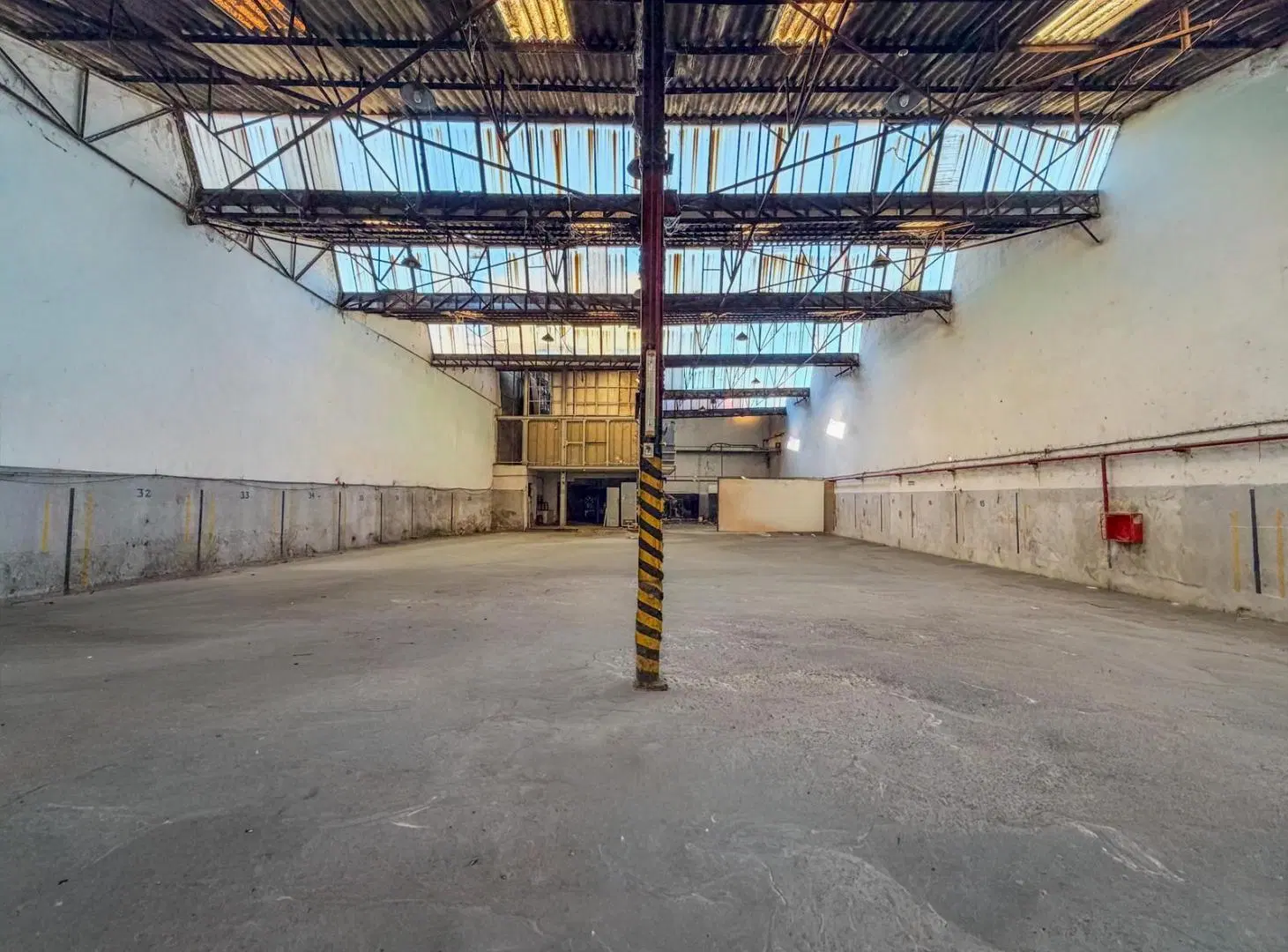 ALQUILER - DEPOSITO - LA BOCA - 1600 M2 - MIXTURA 4 2