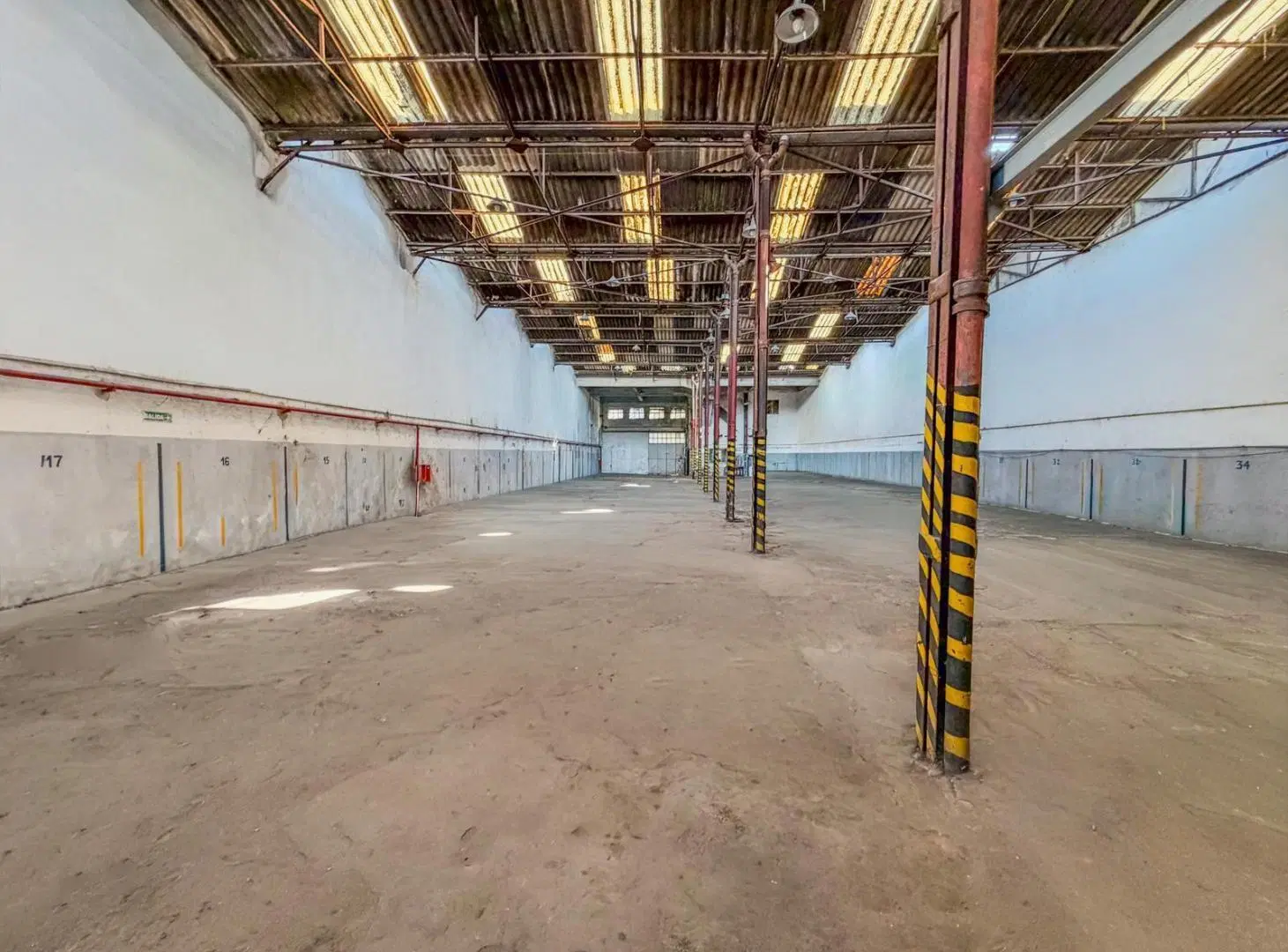 ALQUILER - DEPOSITO - LA BOCA - 1600 M2 - MIXTURA 4 5