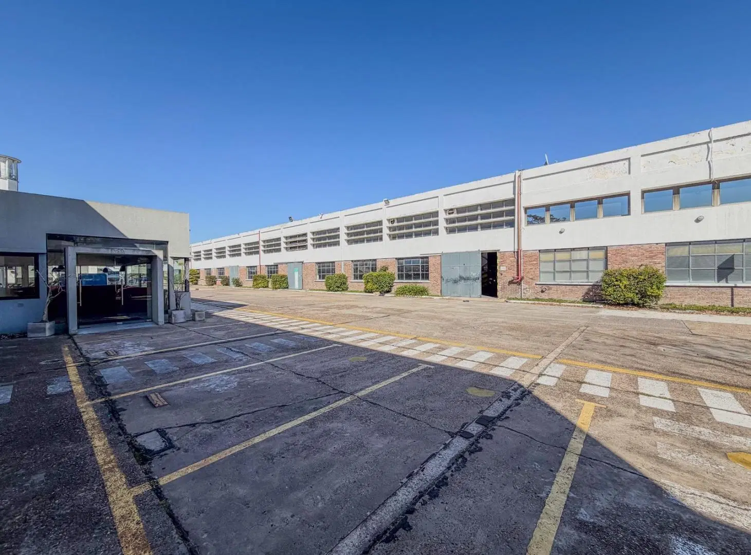 Alquiler - Depósito - La Tablada - Superficies disponibles de 700m2 a 17.000m2 2