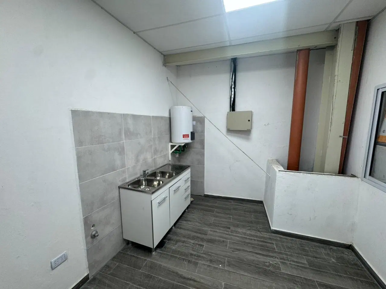 Depósito en alquiler - 800m2 - Mixtura 3 - Parque Chas 4
