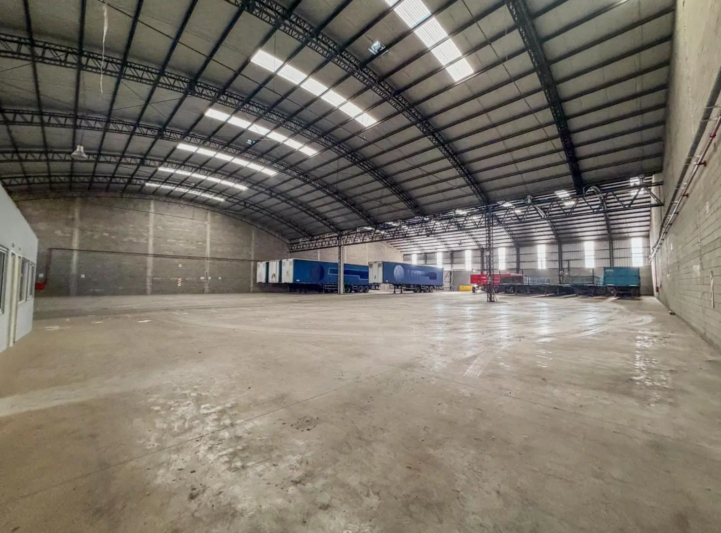 ALQUILER - DEPOSITO - MORON - 2400 m2 PARQUE INDUSTRIAL MORON 3