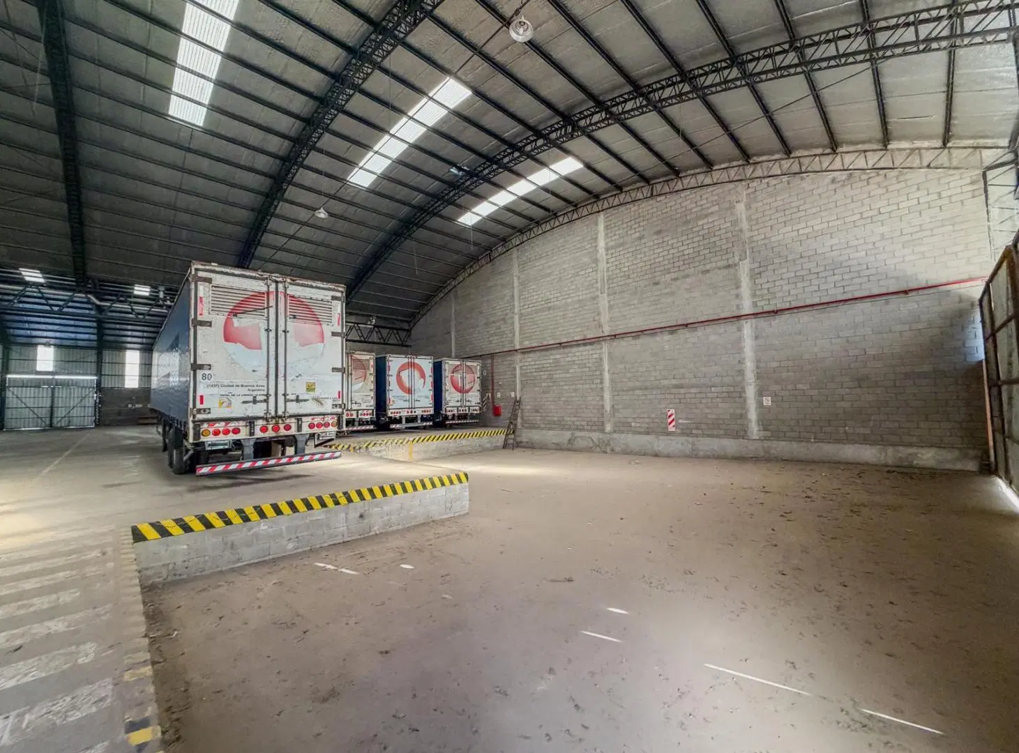 ALQUILER - DEPOSITO - MORON - 2400 m2 PARQUE INDUSTRIAL MORON 4