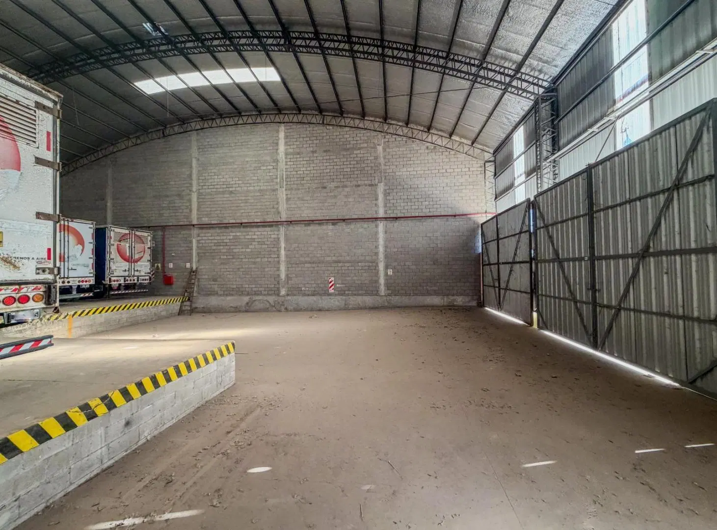ALQUILER - DEPOSITO - MORON - 2400 m2 PARQUE INDUSTRIAL MORON 8