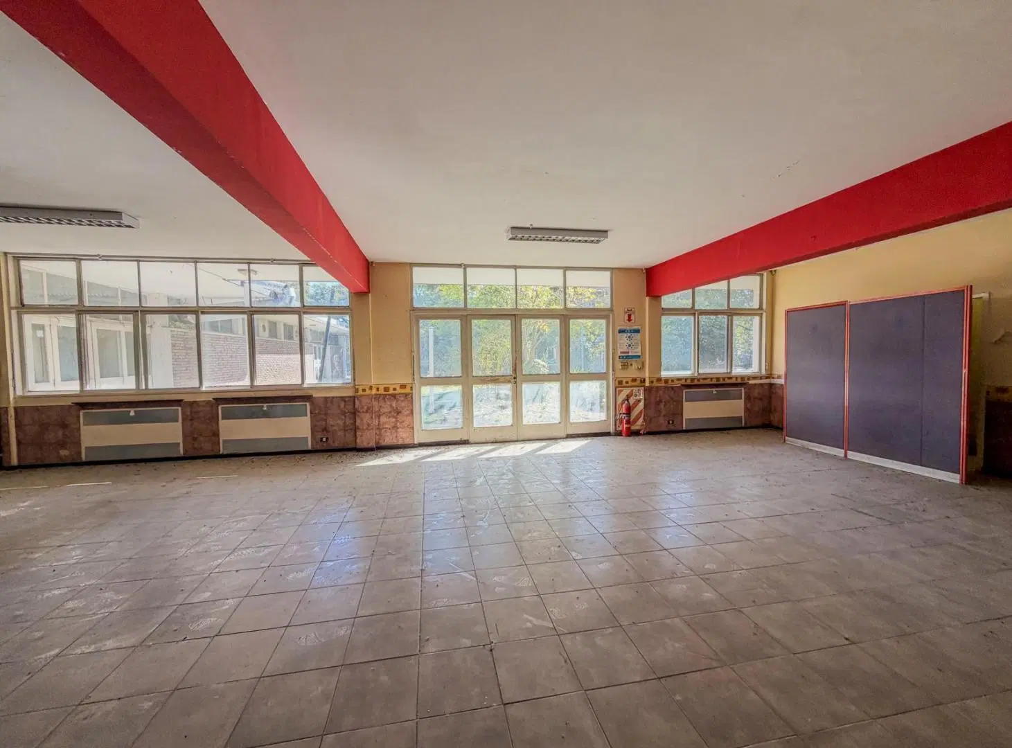 ALQUILER - LOCAL COMERCIAL - LA TABLADA 5