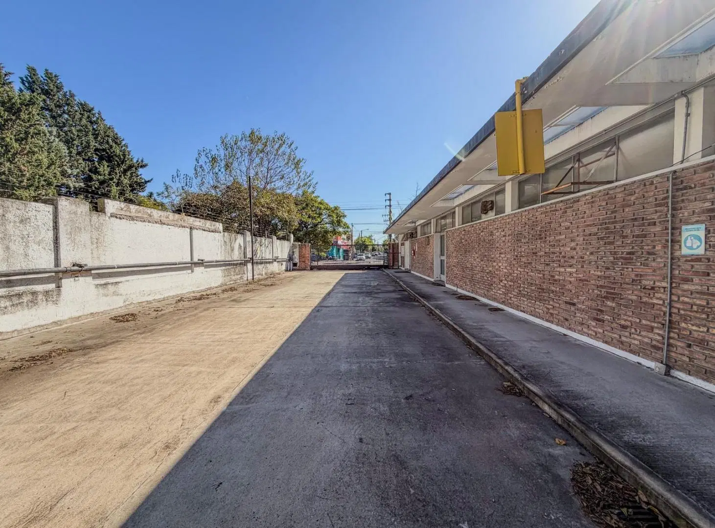 ALQUILER - LOCAL COMERCIAL - LA TABLADA 3