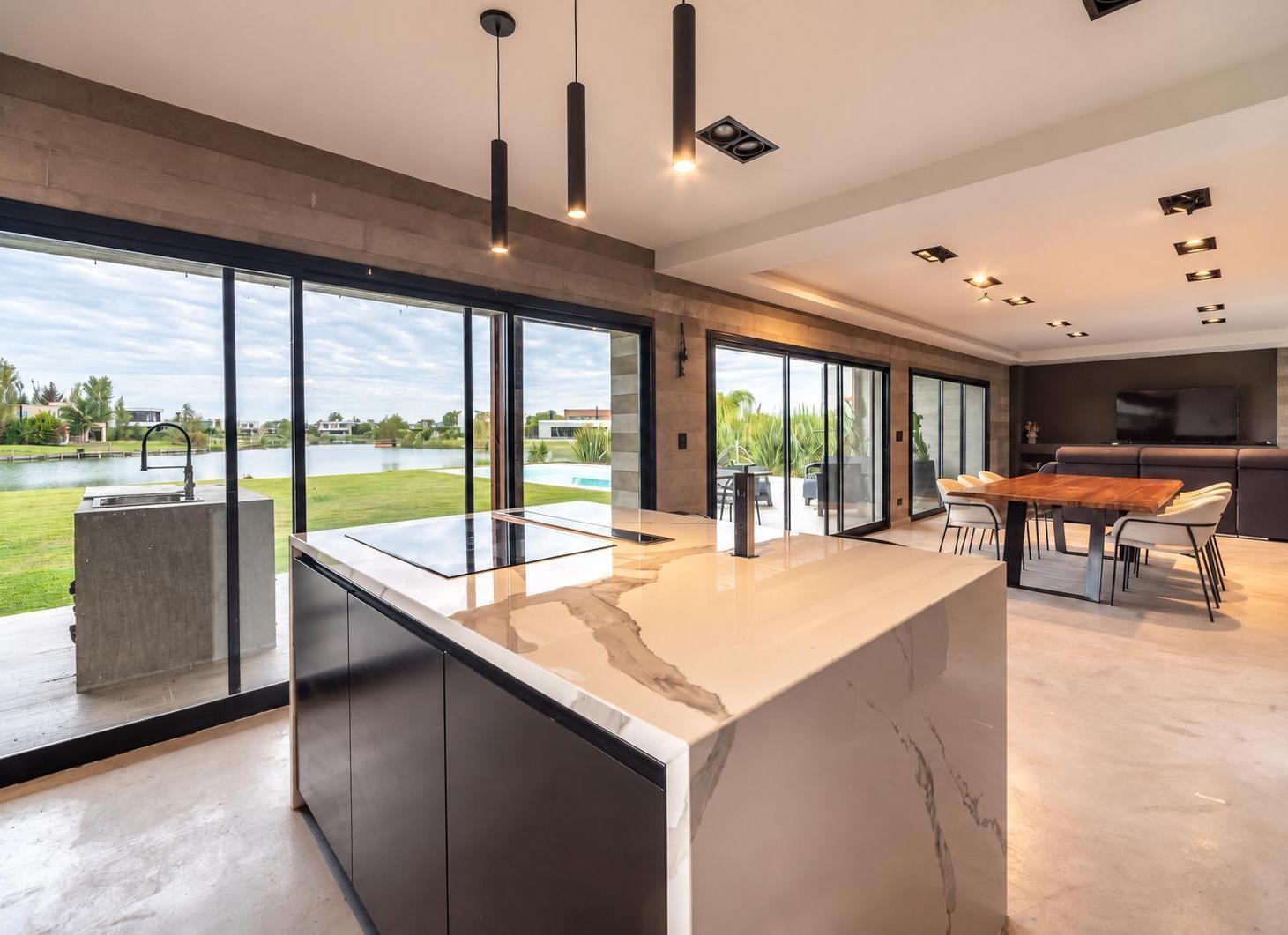 Foto de Casa - Venta con Renta - El Canton - 6 Ambientes - Vista a la laguna, imagen 2