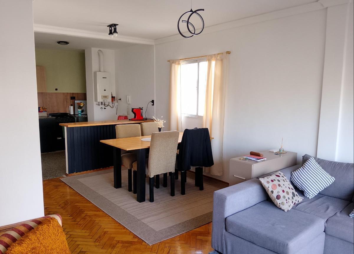 Foto de Departamento - Venta- Flores - ¡¡Excelente Ubicación y Palier Privado!!, imagen 1