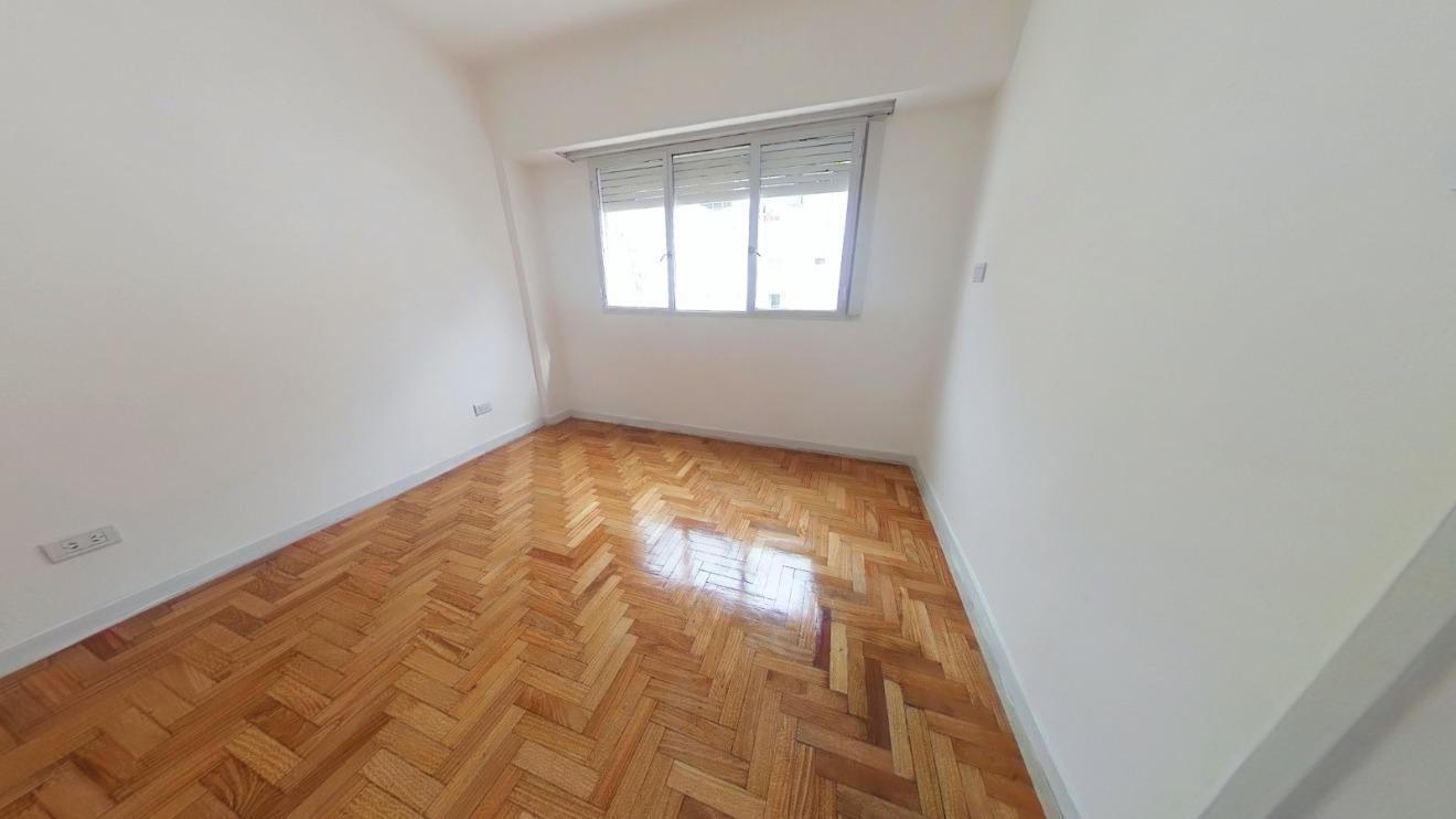 Foto de Departamento De Dos Ambientes Muy Luminoso Con Balcón Frances, imagen 4