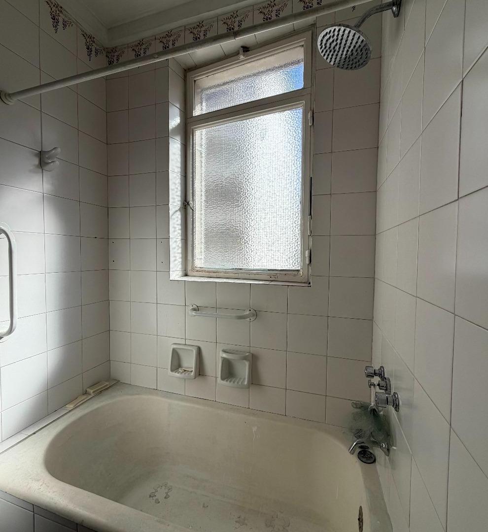 Foto de Excelente semipiso de 3 ambientes con dependencia y balcón al frente, imagen 3