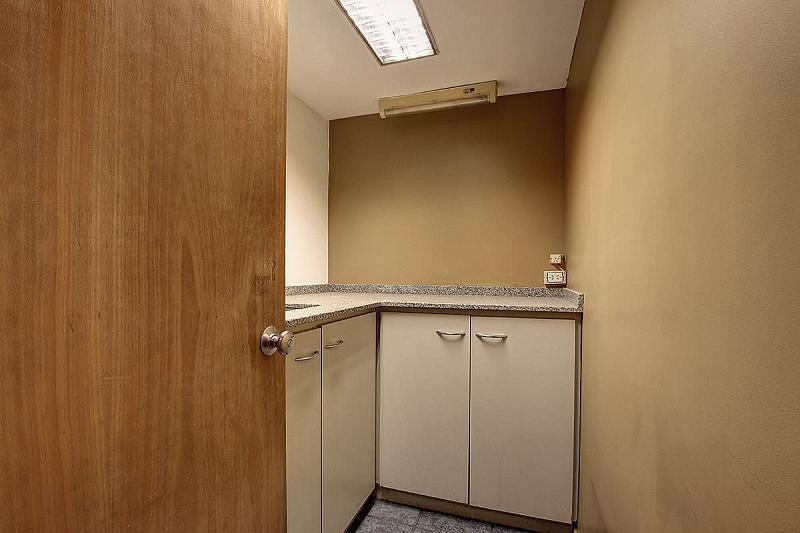 Foto de Oficina de 430 m2 en el centro. Piso alto, vista abierta, muy buen, imagen 5