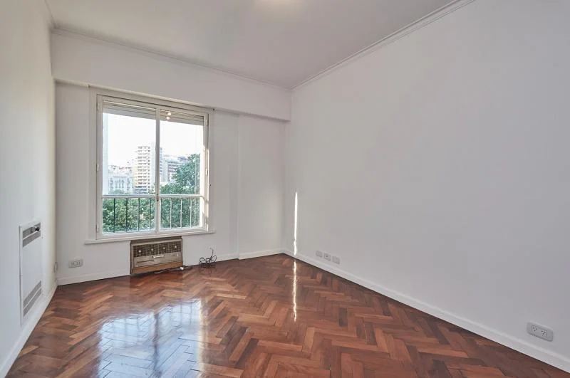Departamento 4 Ambientes Impecable Reciclado con Vista y Seguridad en Recoleta 2