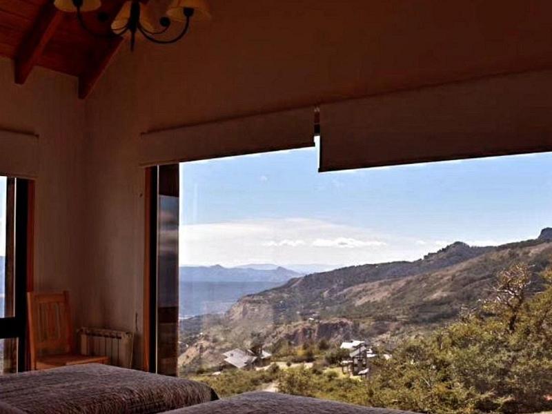 Residencia en El Medio de La Naturelaza. Vistas Al Lago Lacar y Al Volcan Lanin Desde Tu Living. 1