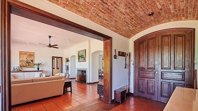 Fracción apta desarrollo, con importante casa sobre la barranca de belen de escobar