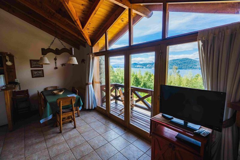 Bariloche Complejo de Bungalows con Vistas Al Lago, Rentable, Cerca de Llao Llao, Oportunidad 1
