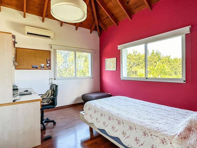 Excelente Casa Venta con Gran Jardin, Mucha Luz y Sol 3