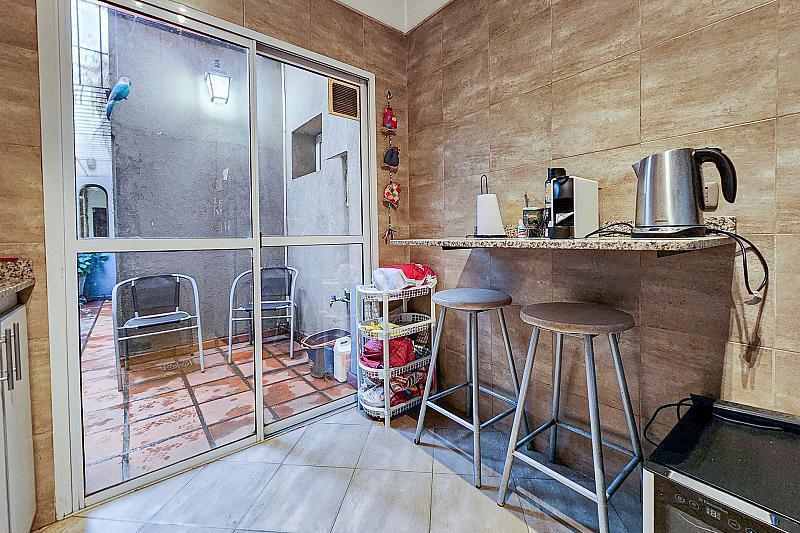 Venta Casa 4 Dorm. en Esquina con Patio Terraza Reciclada Flores 3