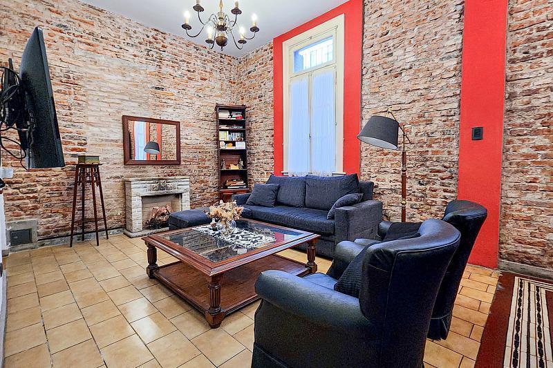 Venta Casa 4 Dorm. en Esquina con Patio Terraza Reciclada Flores 5