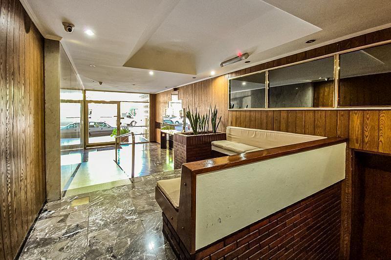 Venta Departamento 3 Ambientes Pb con Amplio Patio Cochera Caballito 1