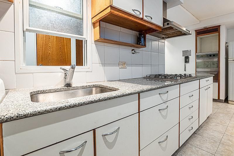 Venta Departamento 4 Ambientes Amplio Piso 2 Cocheras Flores 3