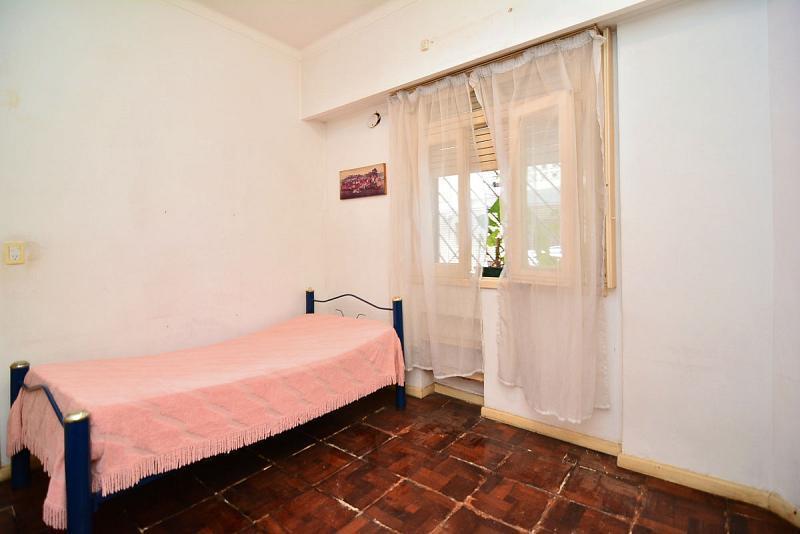 Foto de Venta Departamento 4 ambientes PB esquina al frente Caballito, imagen 3