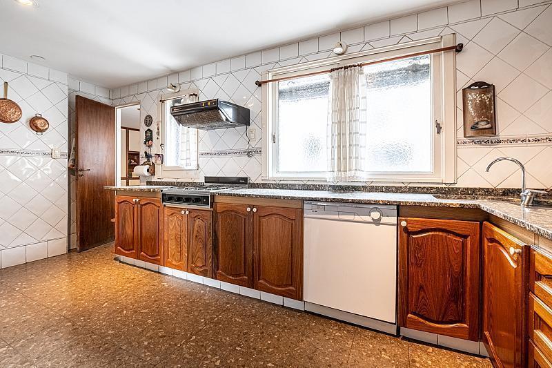 Venta Departamento 5 Ambientes Piso Amplio con Balcón Terraza Cochera Parque Rivadavia Caballito 2