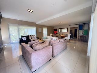 Amplia Casa de Cinco Dorm., Quincho 420 M²) con Piscina en Barrio Girasoles del Limay 5