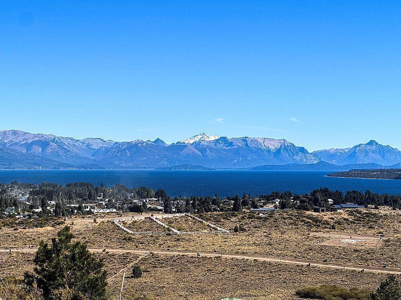 Lote en Barrio Privado con Excelente Vista Al Lago y Montañas. Seguridad. 3