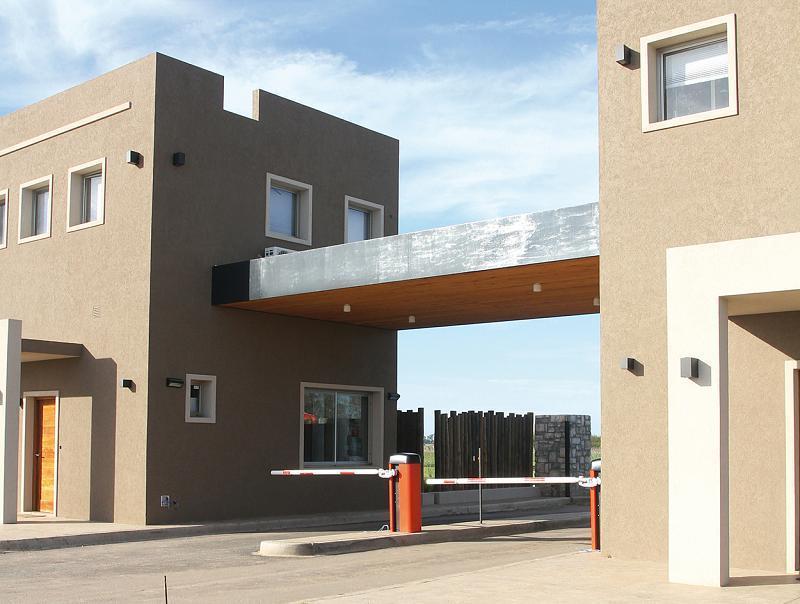 Lote a la laguna en Club de Campo Cruz del Sur. Canning-San Vicente.