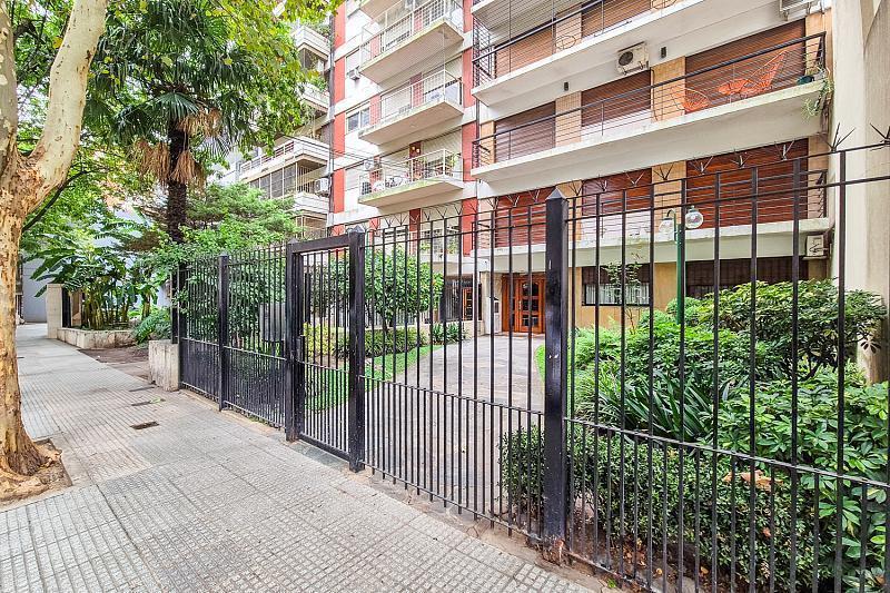 Venta Departamento 3 Ambientes Piso Amplio Luminoso Balcón Terraza Flores 3