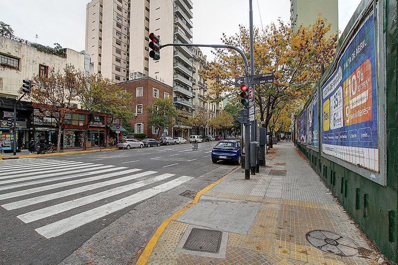 Terreno en Esquina Sobre Av Independencia 5