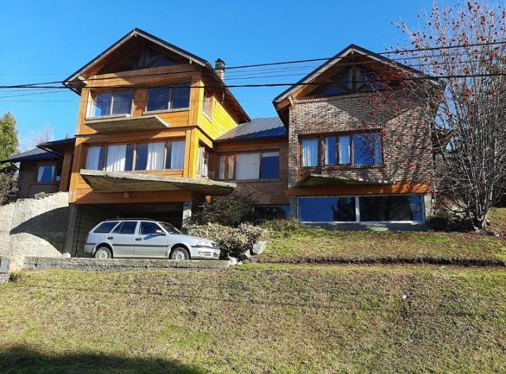 Amplia casa 5 dormitorios zona Urbana ideal familiar/hostel vista Panoramica Bariloche 2