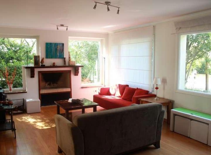 Excelente casa a la Venta en Barrio San Jorge Village. 3