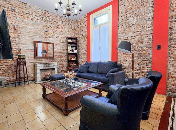 Venta Casa 4 dormitorios En esquina con patio terraza Reciclada Flores 3