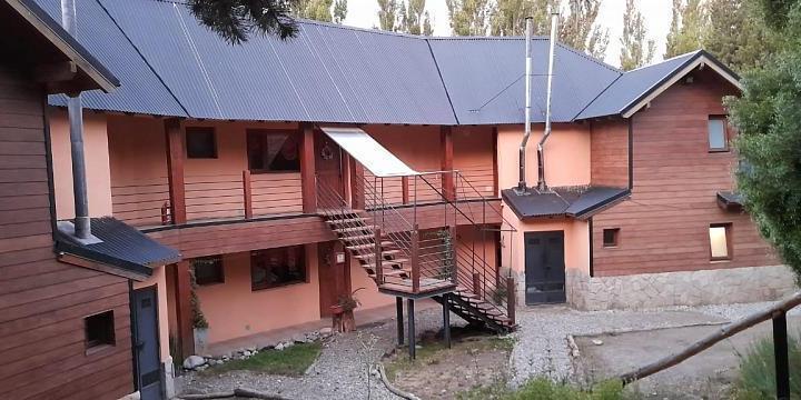 Excelente Apart Hotel con 1 hectárea en Bariloche 2