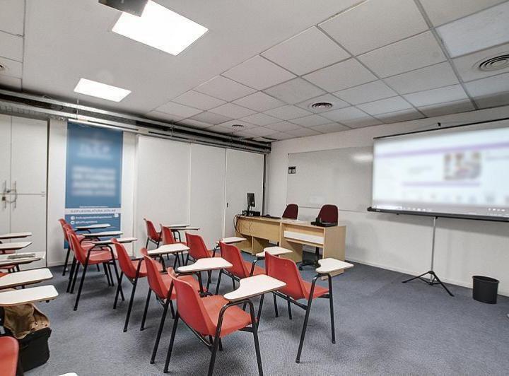 Foto de Piso de oficinas sobre Av. de Mayo. Planta libre dividida con tabiques, imagen 4